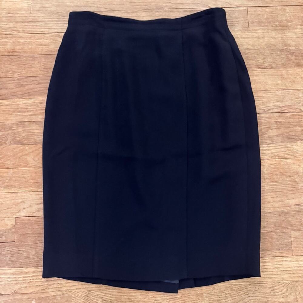 Dana Buchman black midi pencil skirt size 14
b71